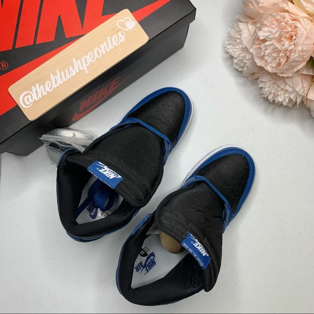 Jordan 1 Retro OG - Picture 9 of 12